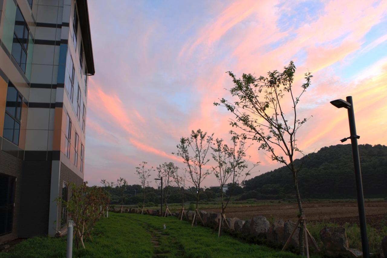 Jeju Stay In Sungsan Сеогвипо Екстериор снимка